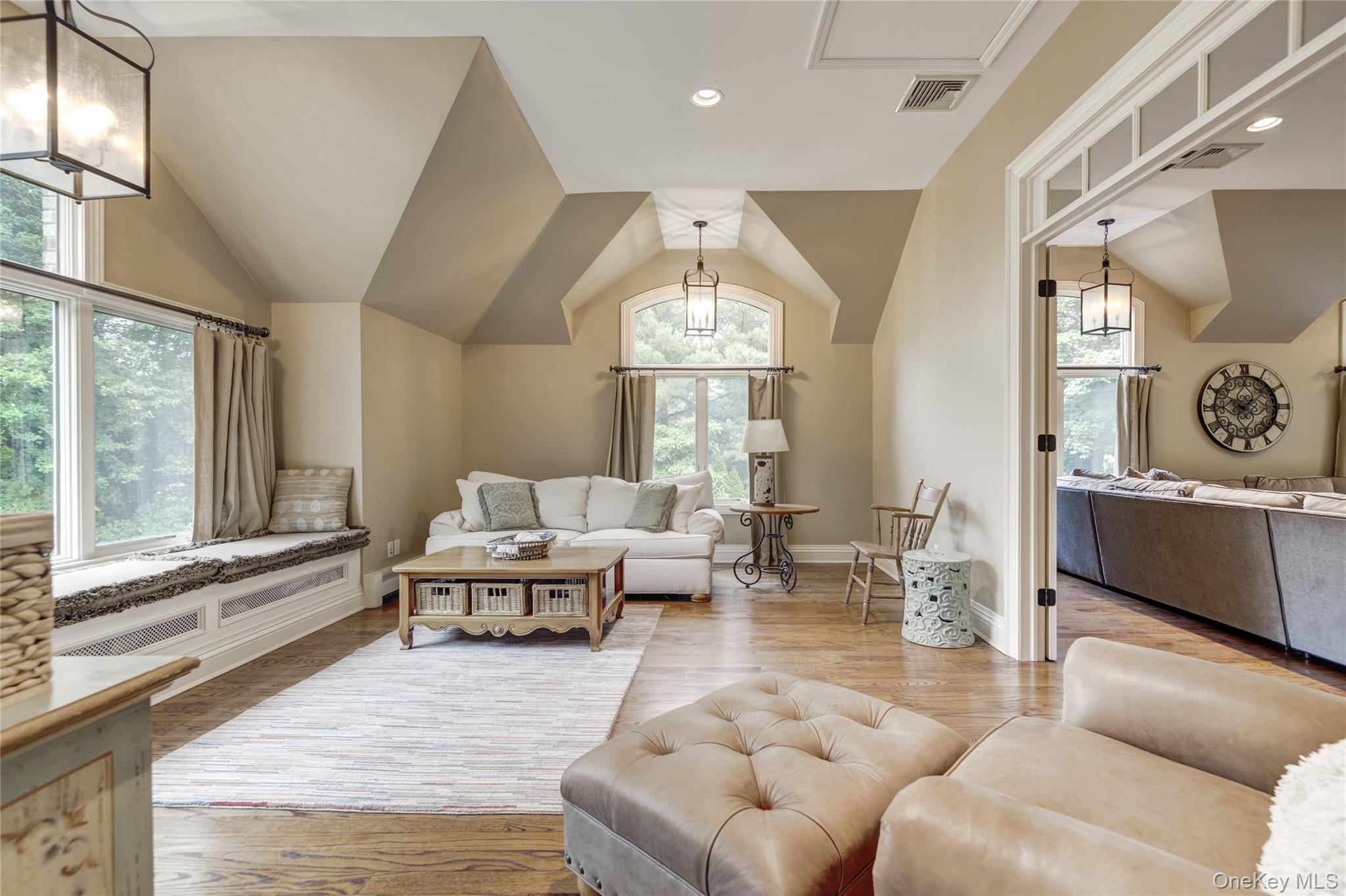 527 Split Rock Road, Syosset, NY 11791