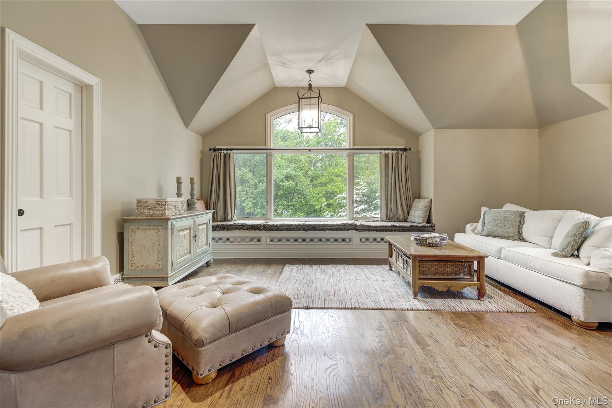 527 Split Rock Road, Syosset, NY 11791