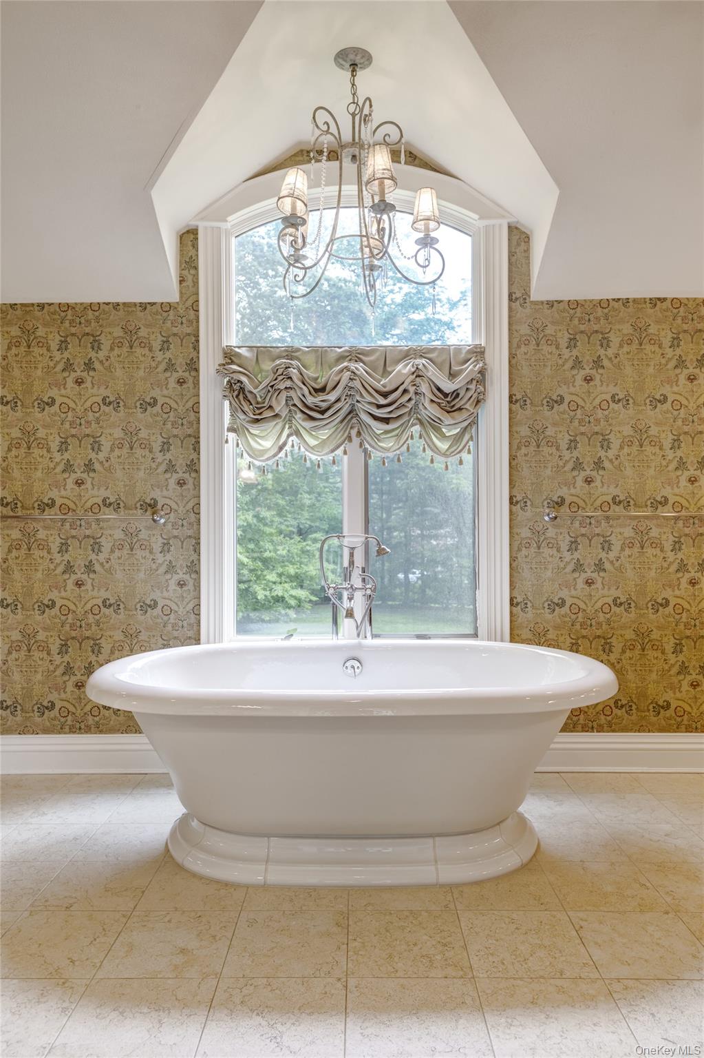 527 Split Rock Road, Syosset, NY 11791