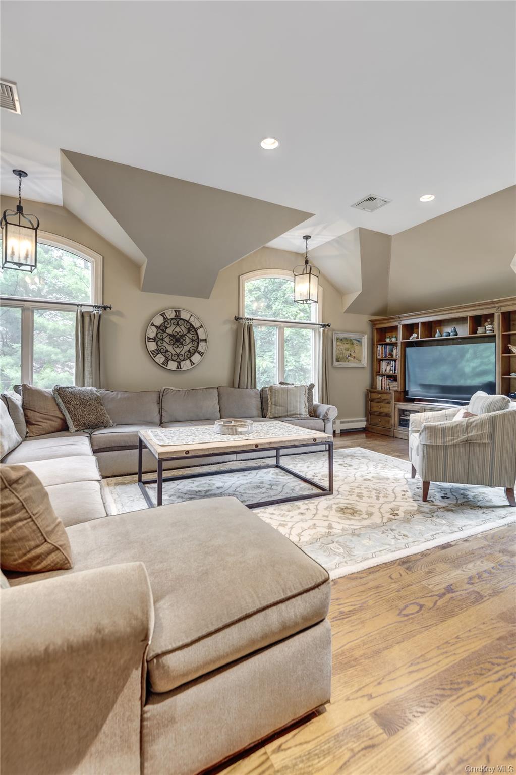 527 Split Rock Road, Syosset, NY 11791