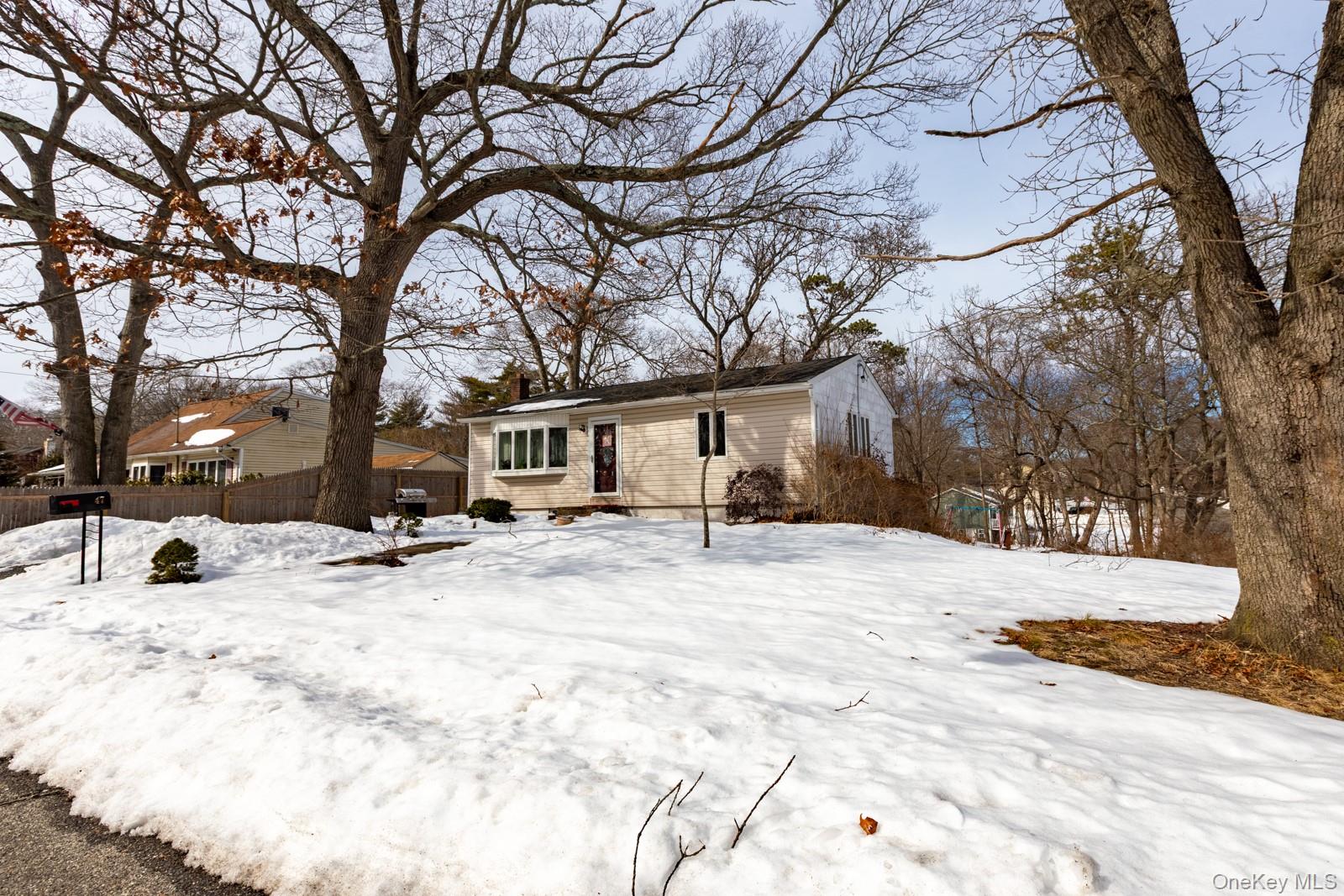 47 Ridgedale Avenue, Farmingville, NY 11738