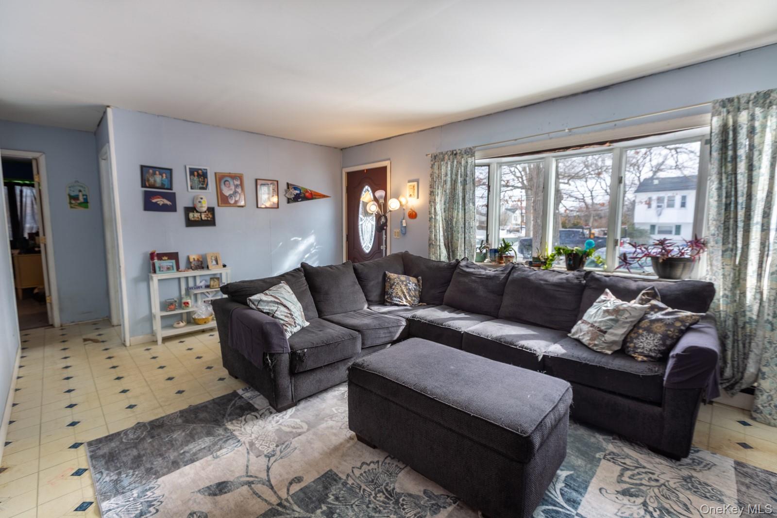 47 Ridgedale Avenue, Farmingville, NY 11738