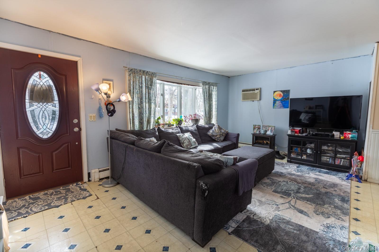 47 Ridgedale Avenue, Farmingville, NY 11738