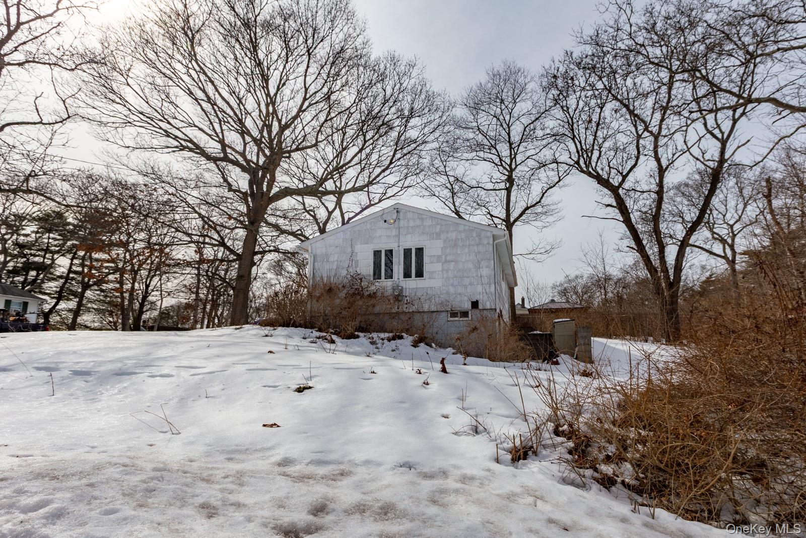 47 Ridgedale Avenue, Farmingville, NY 11738