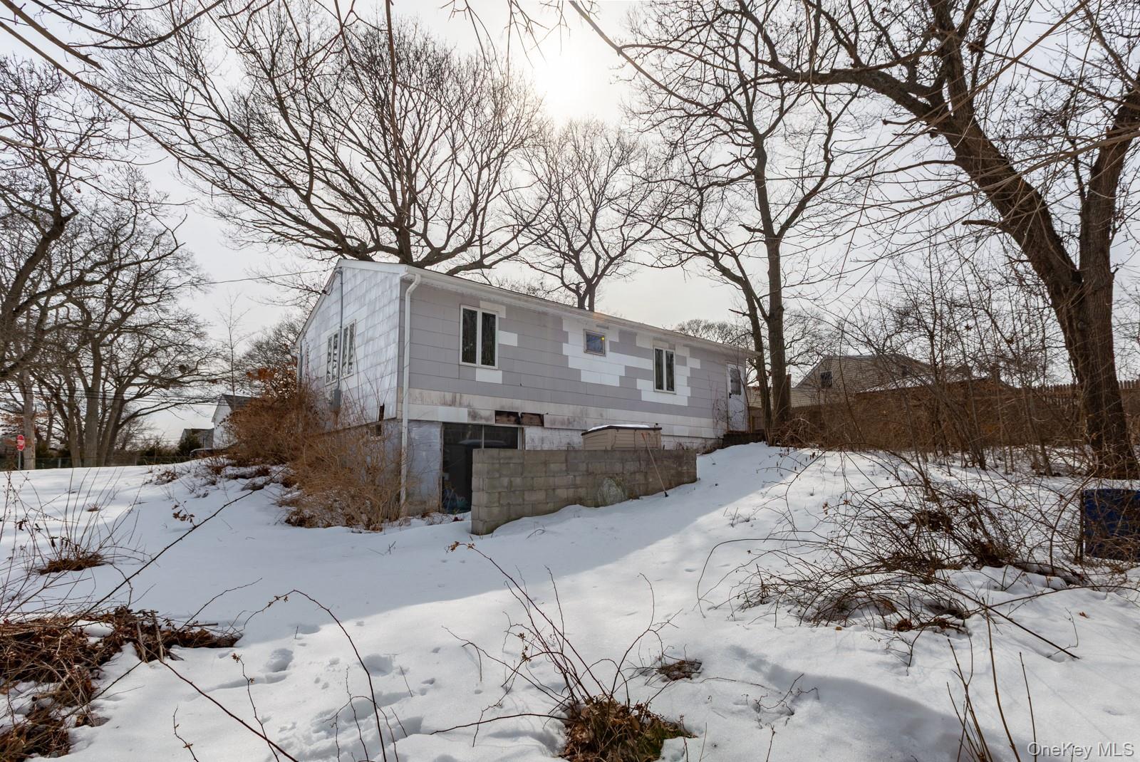 47 Ridgedale Avenue, Farmingville, NY 11738