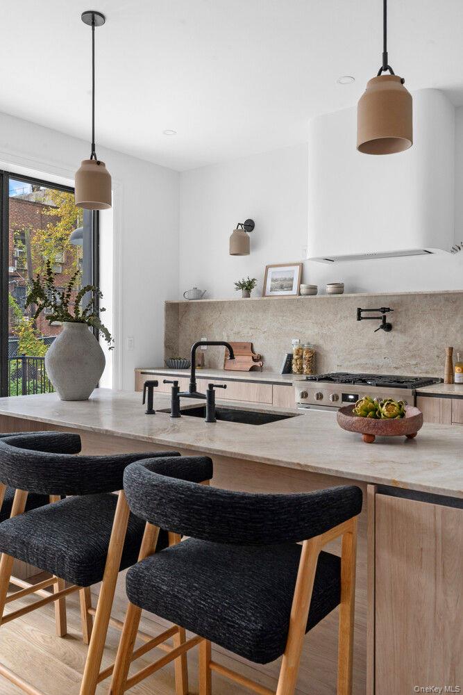 12 PILLING Street, Brooklyn, NY 11207