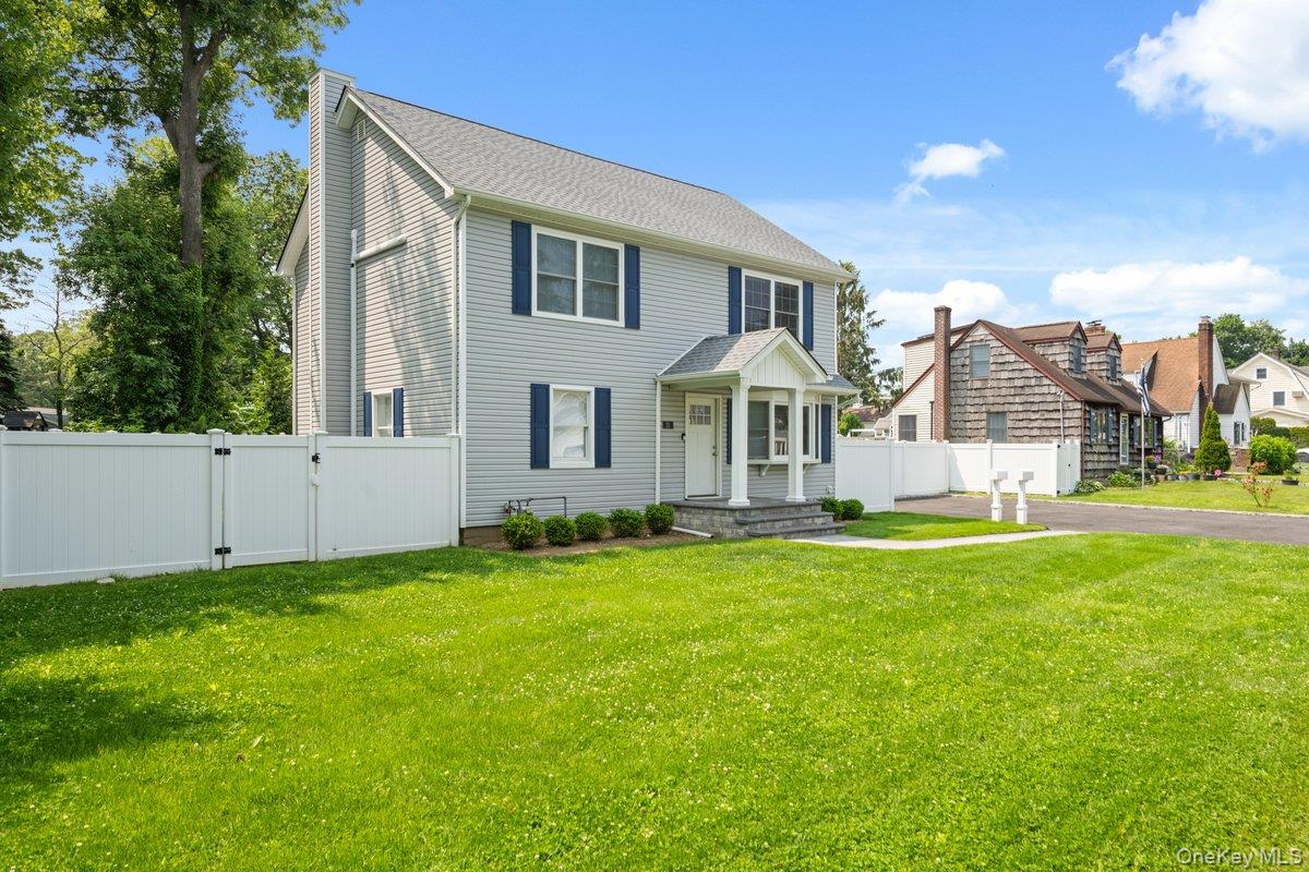 25 Lorraine # 1, Northport, NY 11768