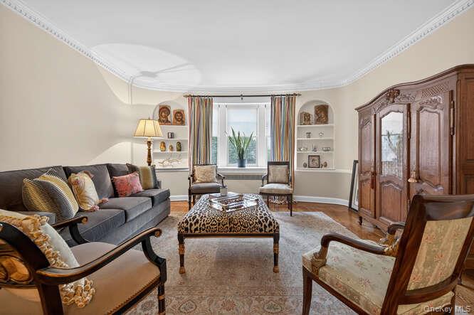 24 Hamilton Place # F-1, Garden City, NY 11530