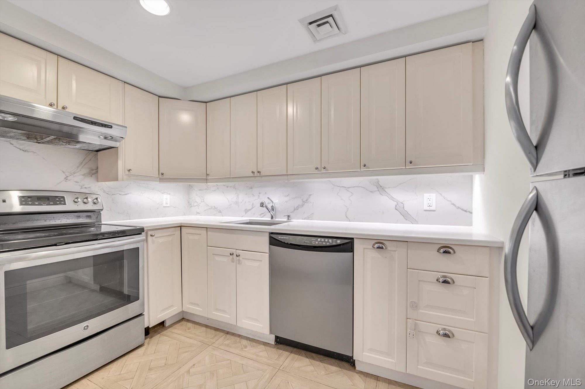 100 Cuttermill Road # 4G, Great Neck, NY 11021