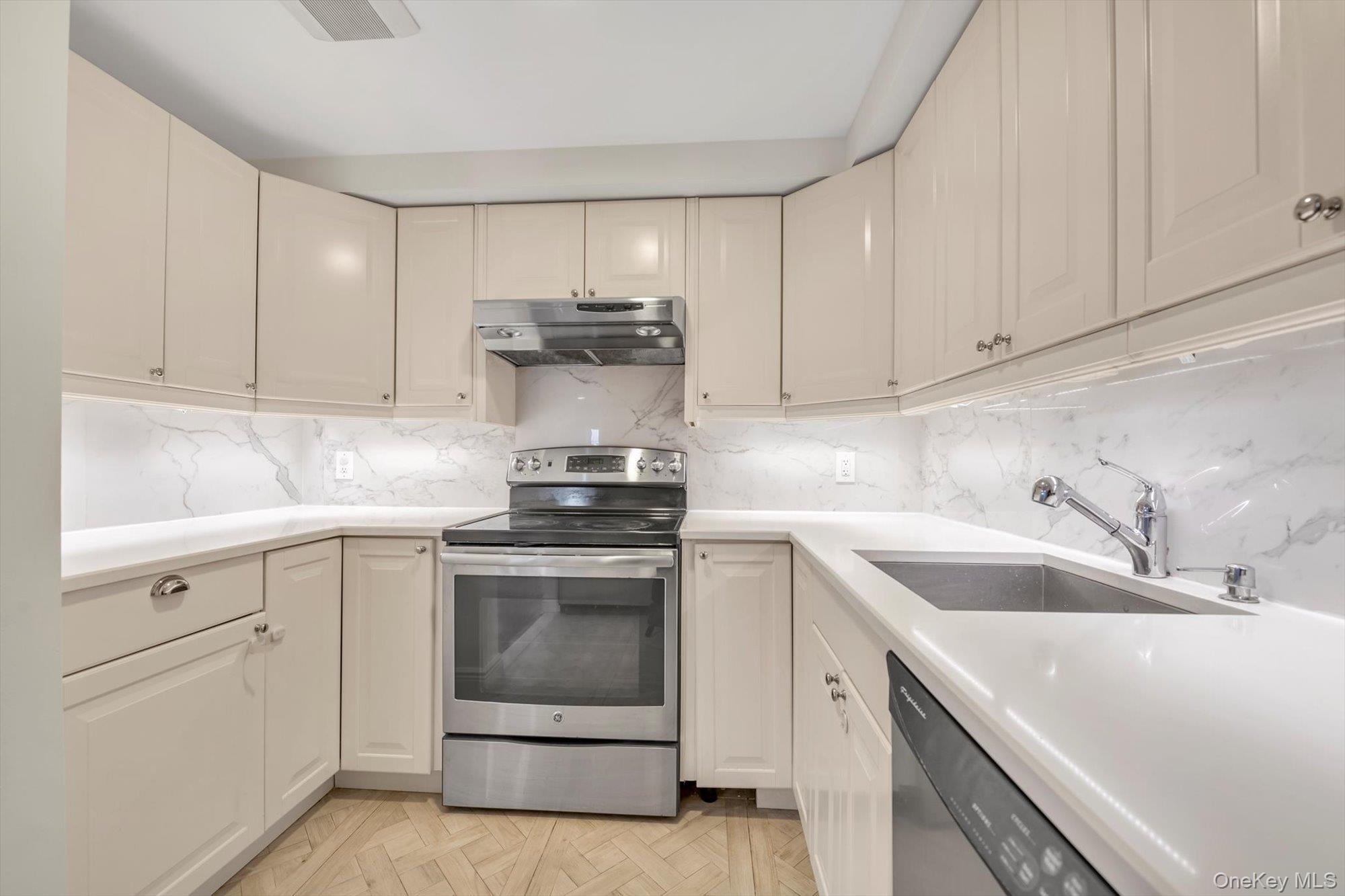 100 Cuttermill Road # 4G, Great Neck, NY 11021