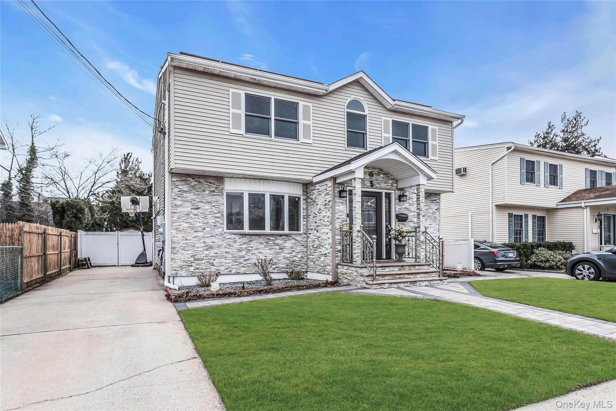 5 Malone Street, Hicksville, NY 11801