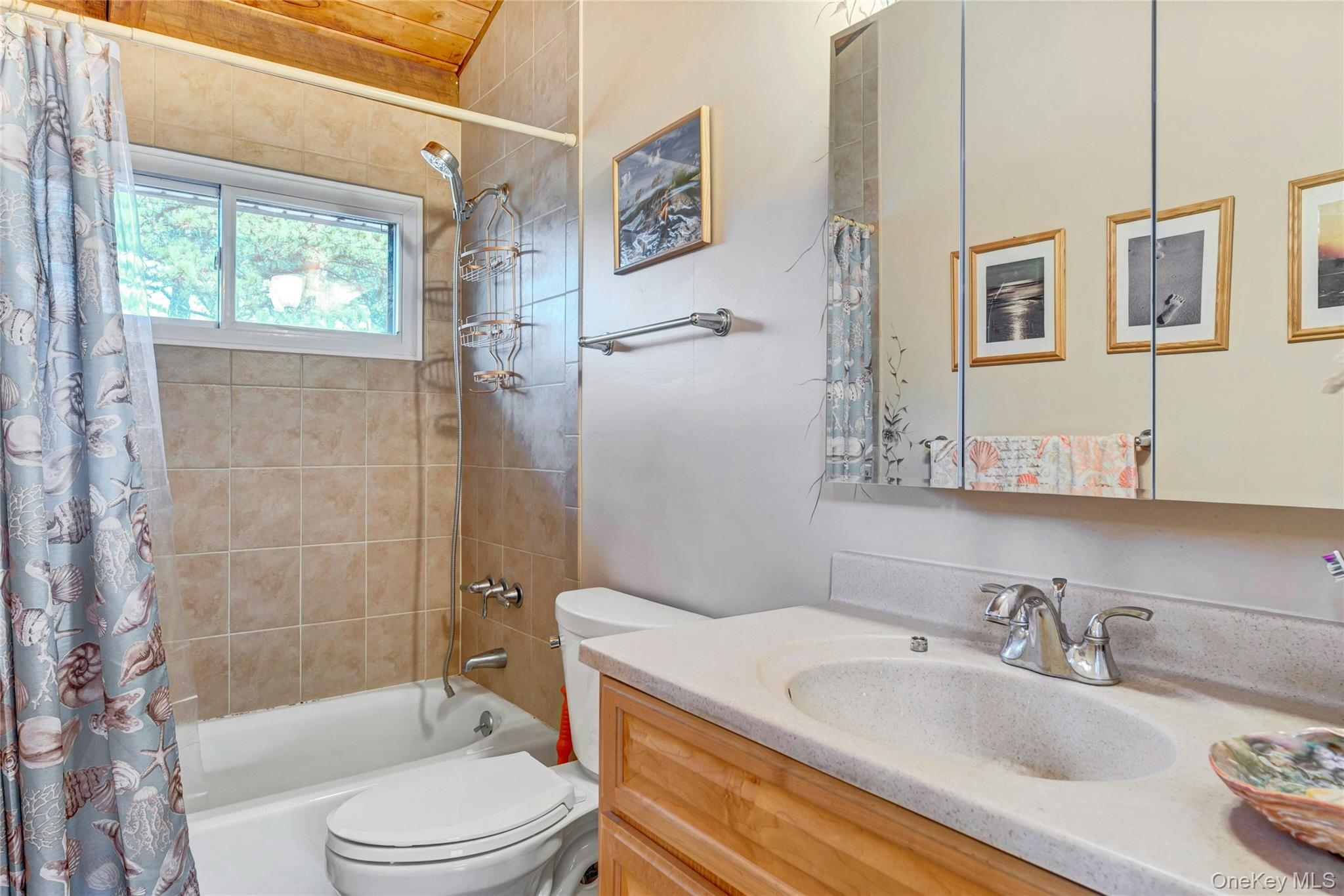 5 Victoria Drive, Hampton Bays, NY 11946