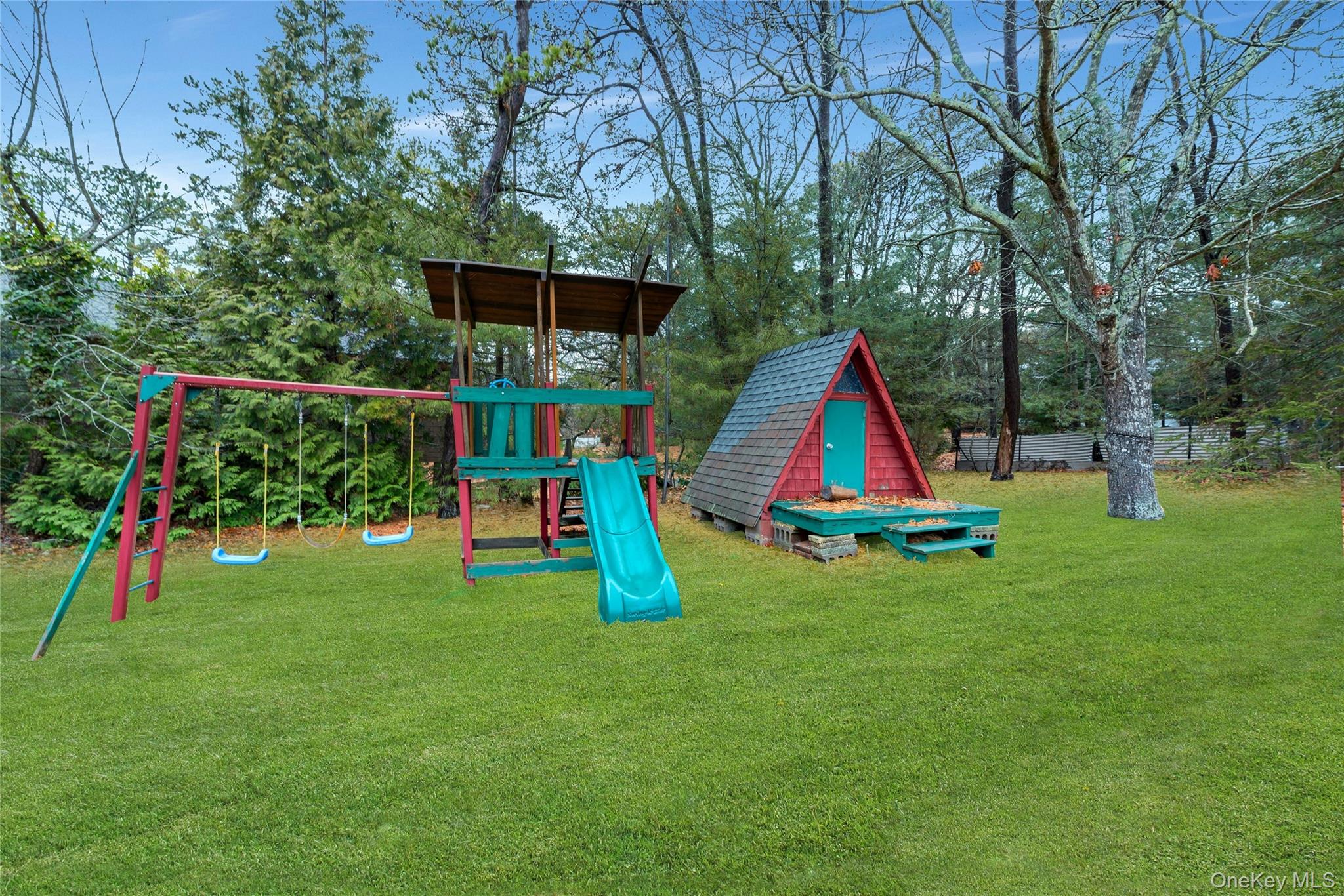 5 Victoria Drive, Hampton Bays, NY 11946