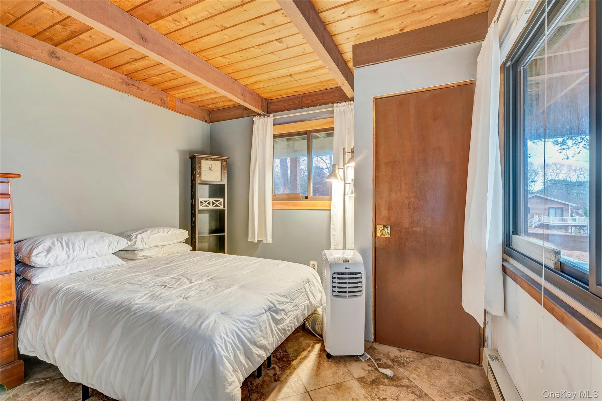 5 Victoria Drive, Hampton Bays, NY 11946