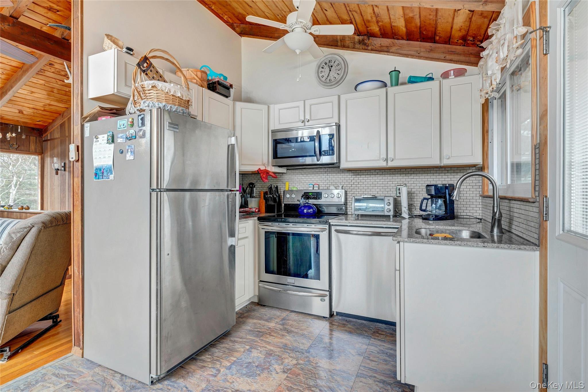 5 Victoria Drive, Hampton Bays, NY 11946