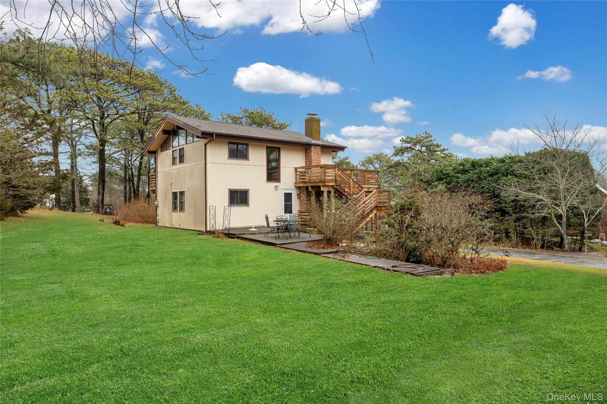 5 Victoria Drive, Hampton Bays, NY 11946