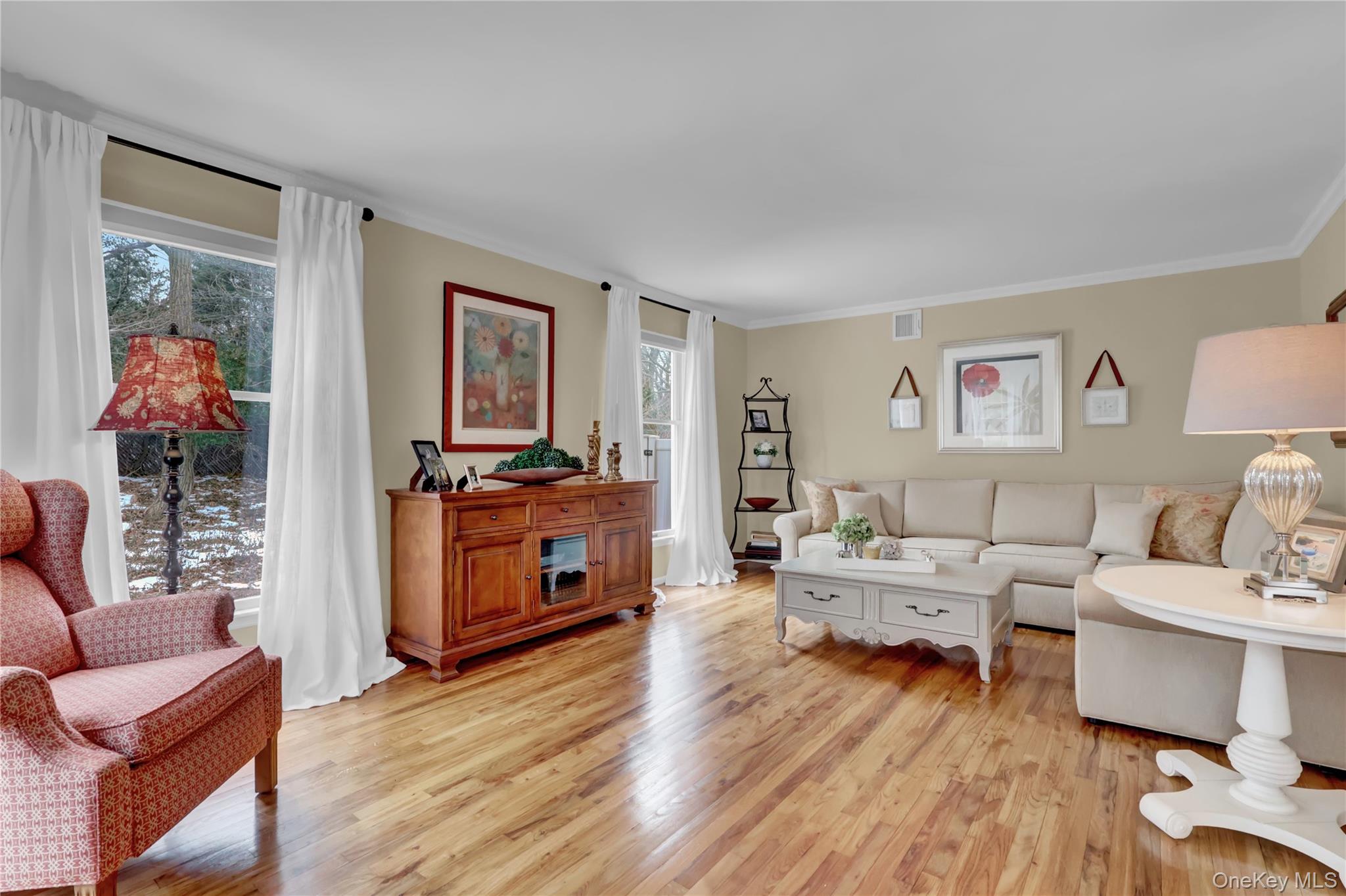 6 Samuels Path, Miller Place, NY 11764