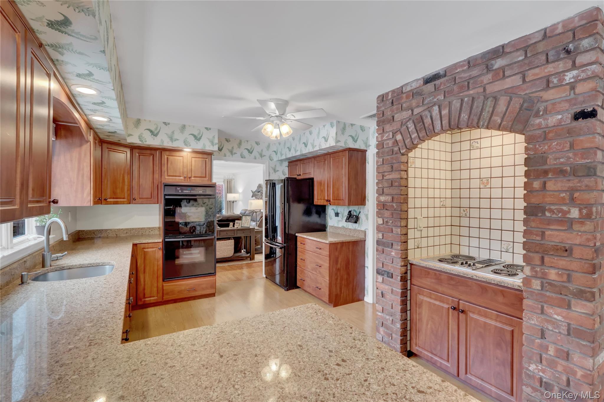 6 Samuels Path, Miller Place, NY 11764