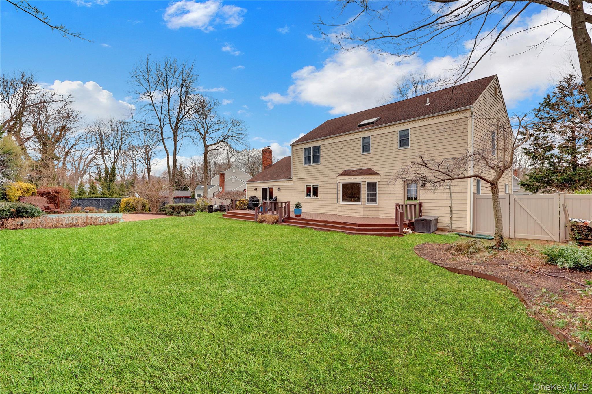 6 Samuels Path, Miller Place, NY 11764