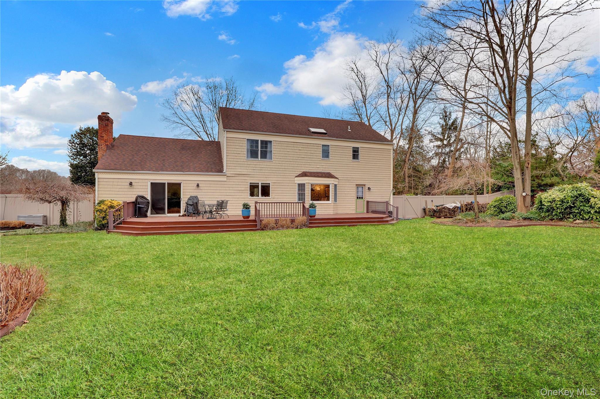 6 Samuels Path, Miller Place, NY 11764