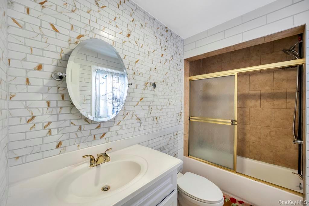 69 E 8th Street, Huntington Station, NY 11746