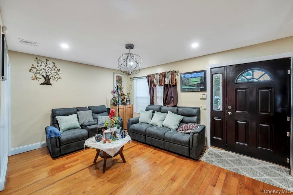 69 E 8th Street, Huntington Station, NY 11746