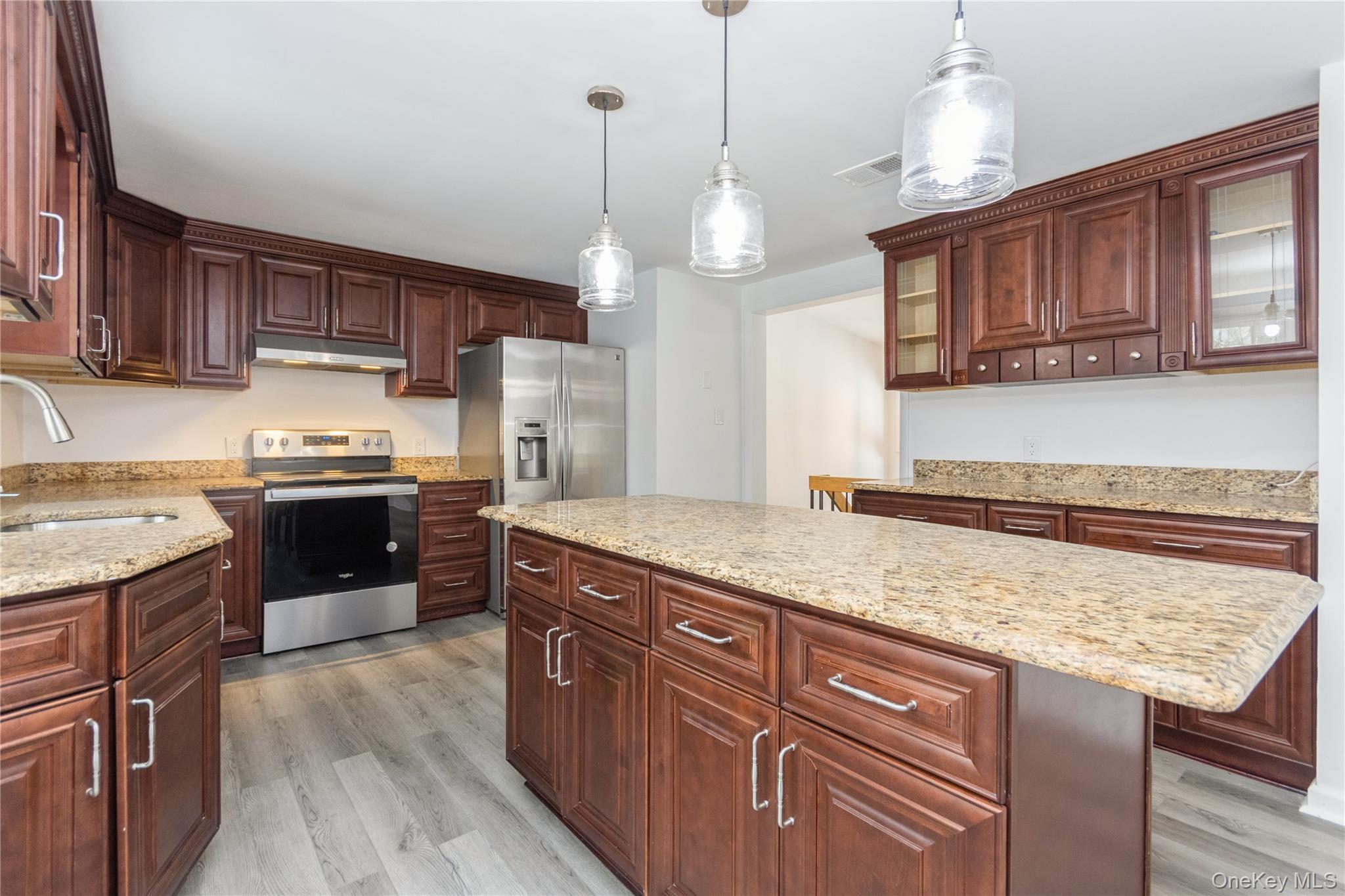 20 Lake Road, Mahopac, NY 10541