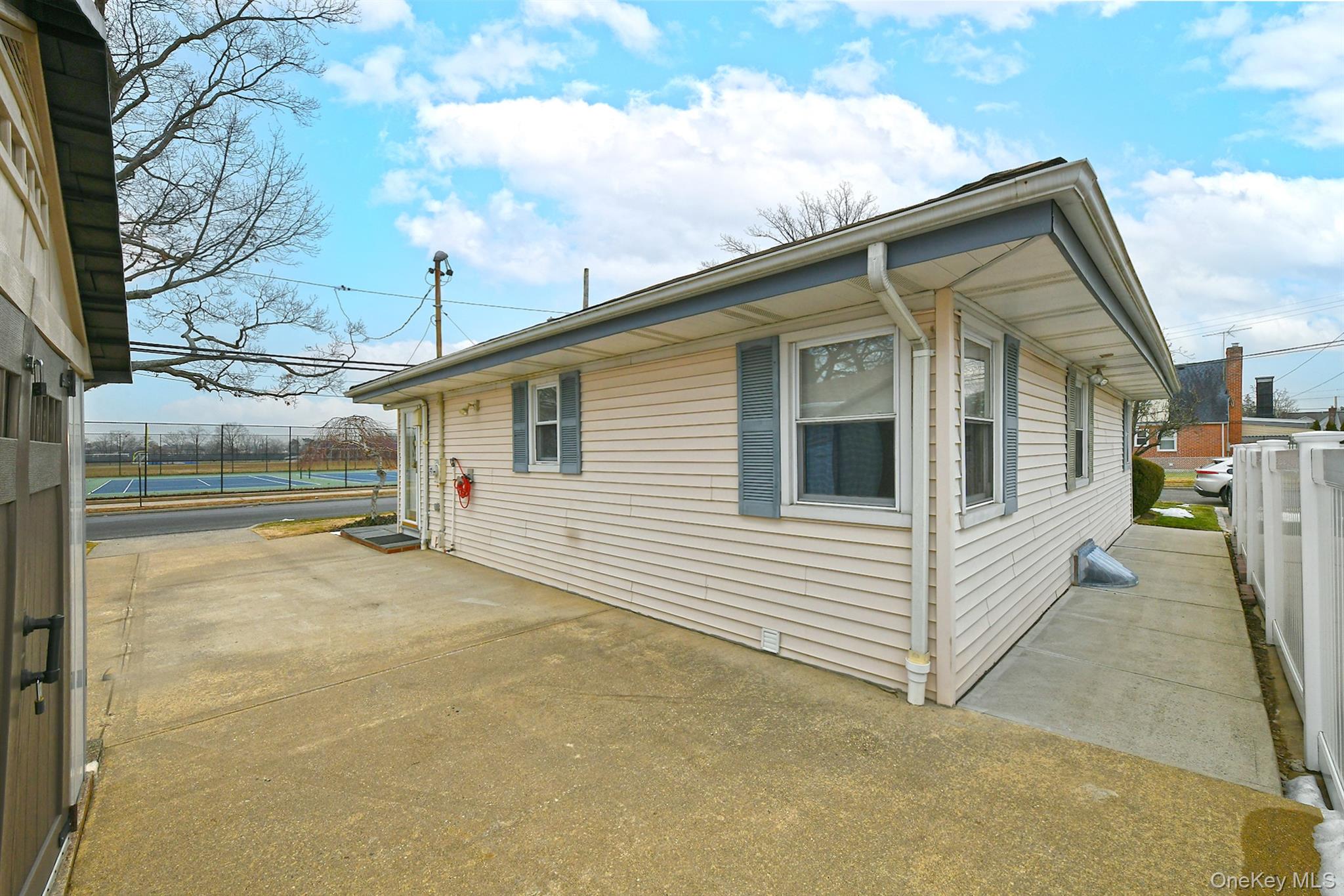 481 Leonard Boulevard, New Hyde Park, NY 11040