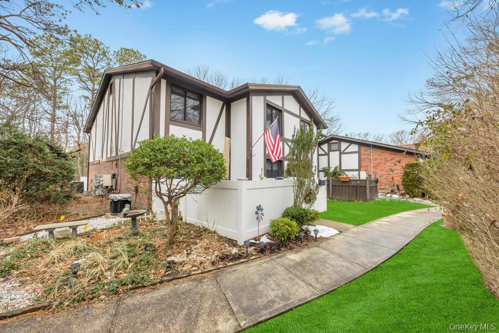 211 Birchwood Road, Medford, NY 11763