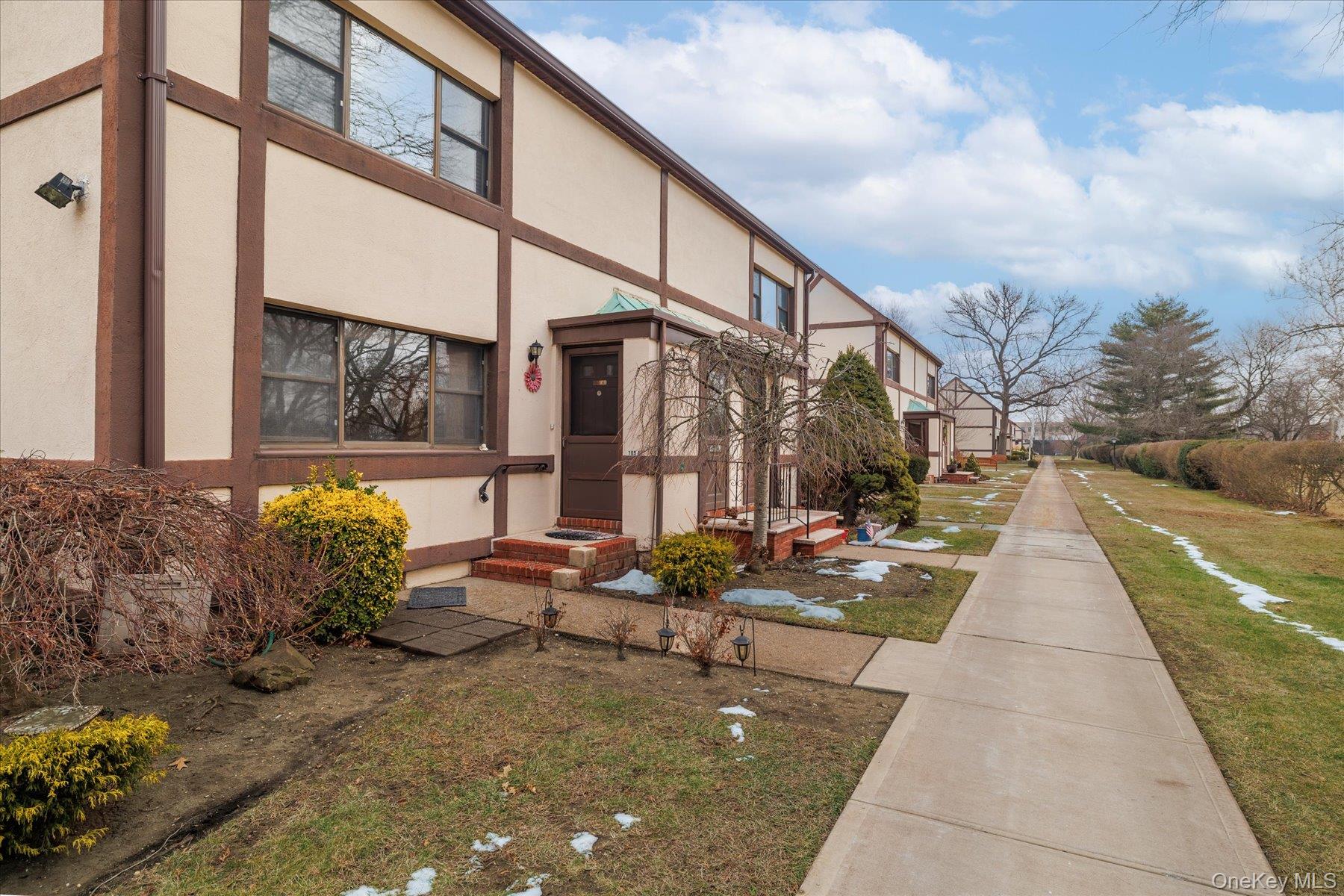 105 15th Street # A1, Garden City, NY 11530