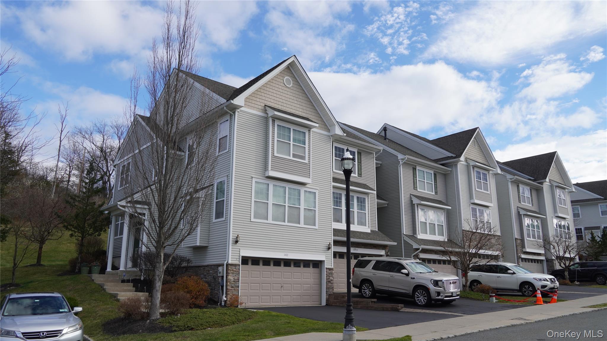 1402 Hawthorn Way, New Windsor, NY 12553