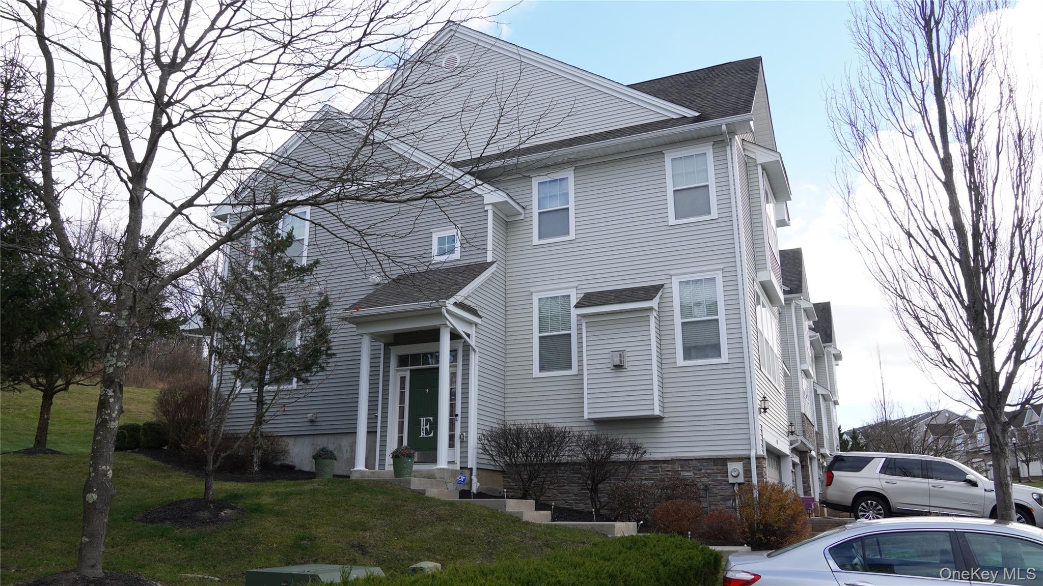 1402 Hawthorn Way, New Windsor, NY 12553