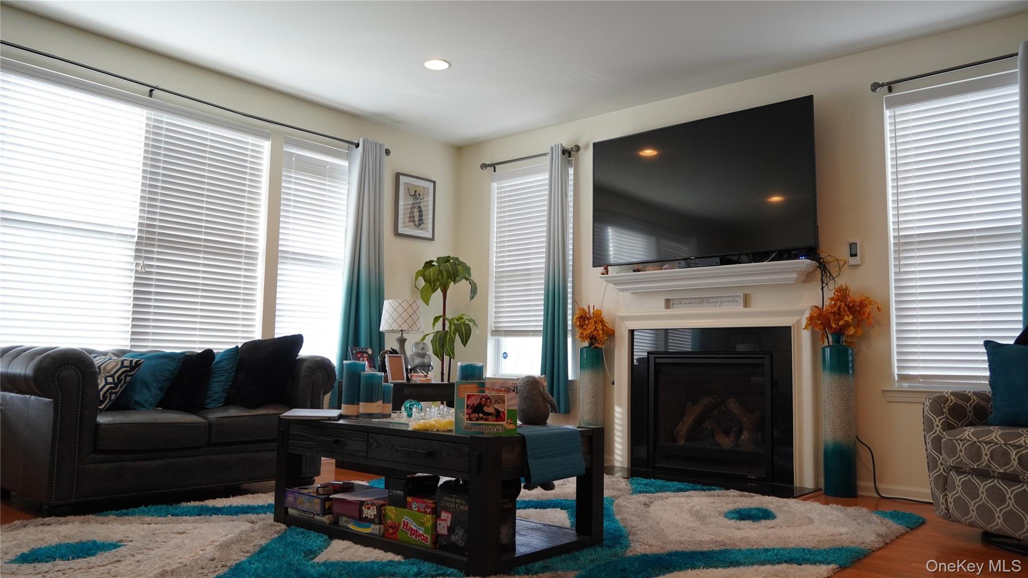 1402 Hawthorn Way, New Windsor, NY 12553