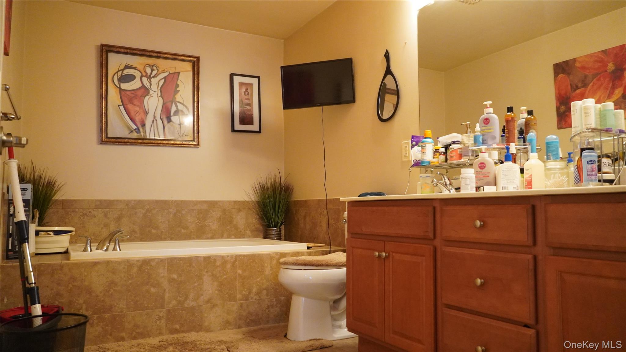 1402 Hawthorn Way, New Windsor, NY 12553