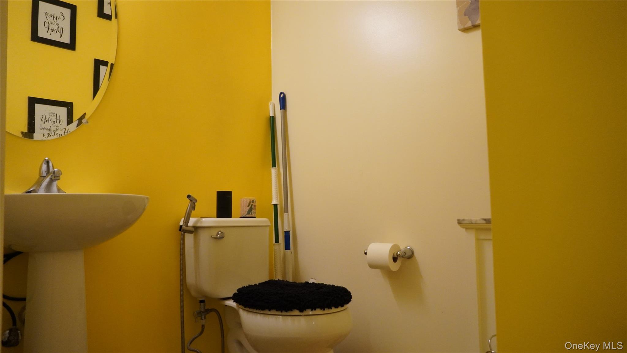 1402 Hawthorn Way, New Windsor, NY 12553