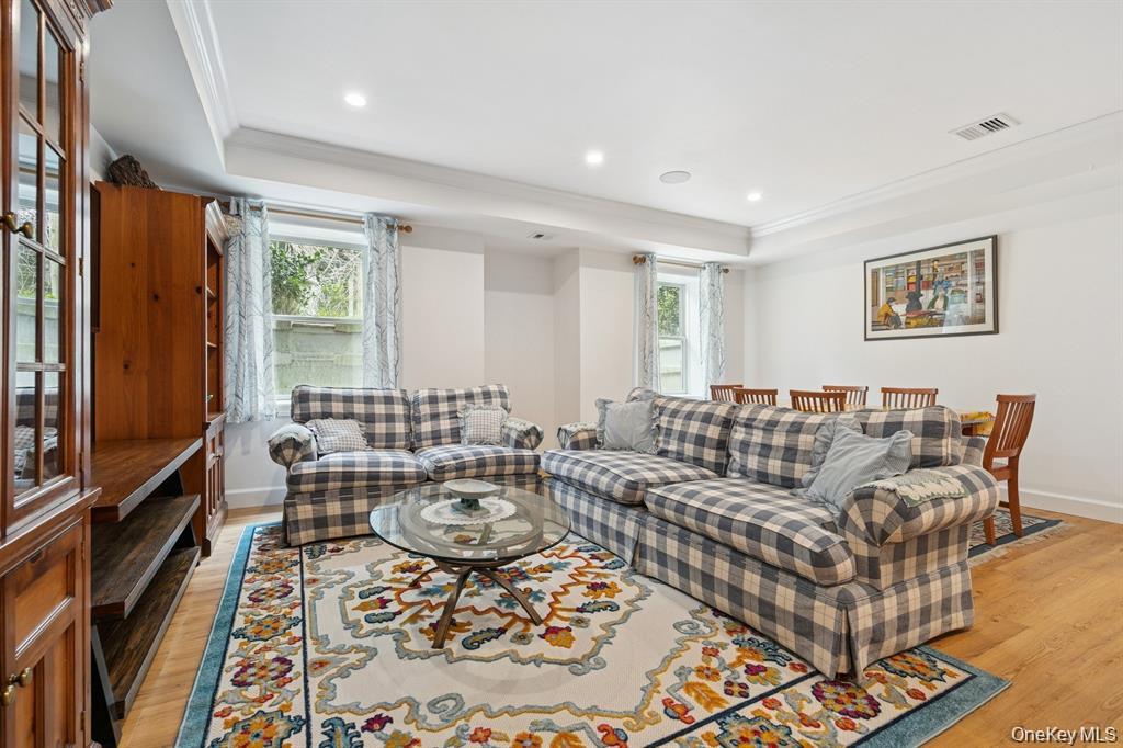 15 Carter Road, Hampton Bays, NY 11946