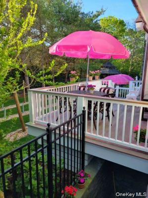 15 Carter Road, Hampton Bays, NY 11946