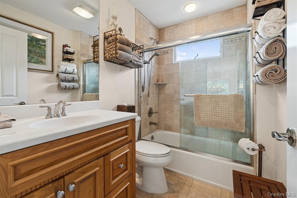 15 Carter Road, Hampton Bays, NY 11946