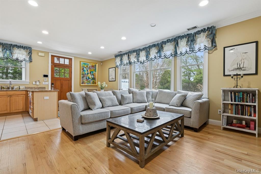 15 Carter Road, Hampton Bays, NY 11946