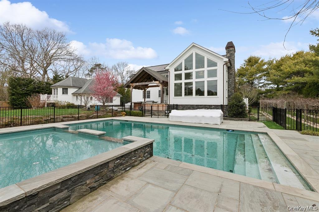 15 Carter Road, Hampton Bays, NY 11946