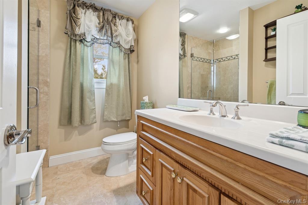 15 Carter Road, Hampton Bays, NY 11946