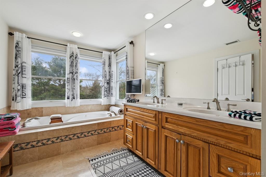 15 Carter Road, Hampton Bays, NY 11946