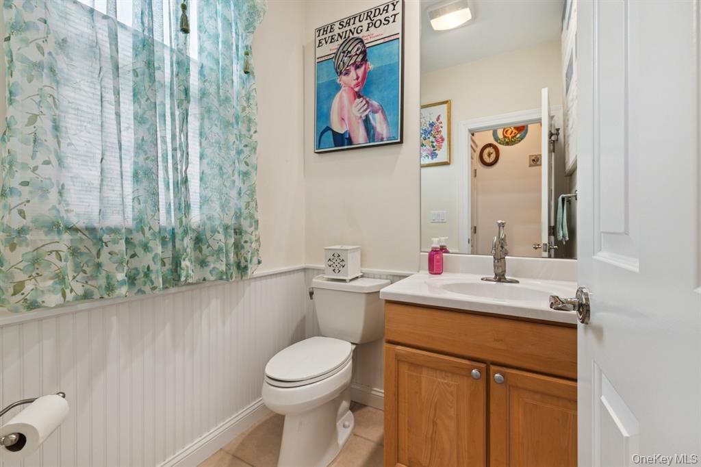 15 Carter Road, Hampton Bays, NY 11946