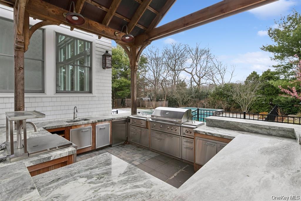 15 Carter Road, Hampton Bays, NY 11946