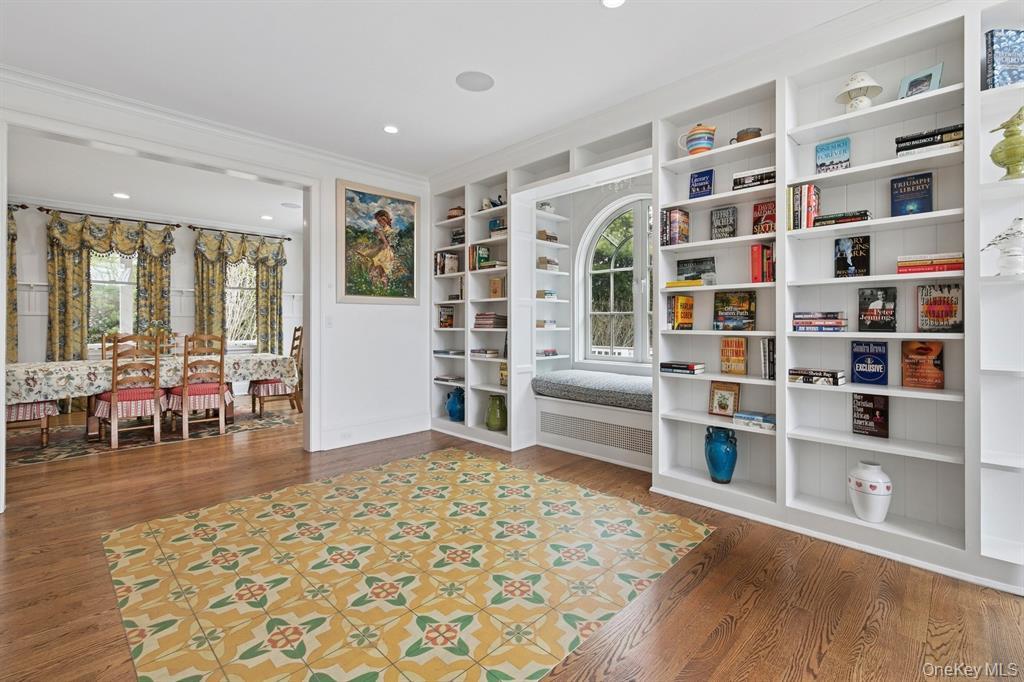 15 Carter Road, Hampton Bays, NY 11946