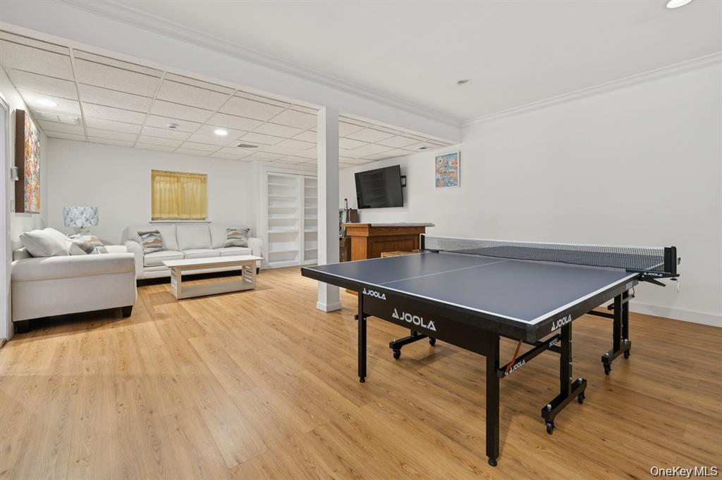 15 Carter Road, Hampton Bays, NY 11946