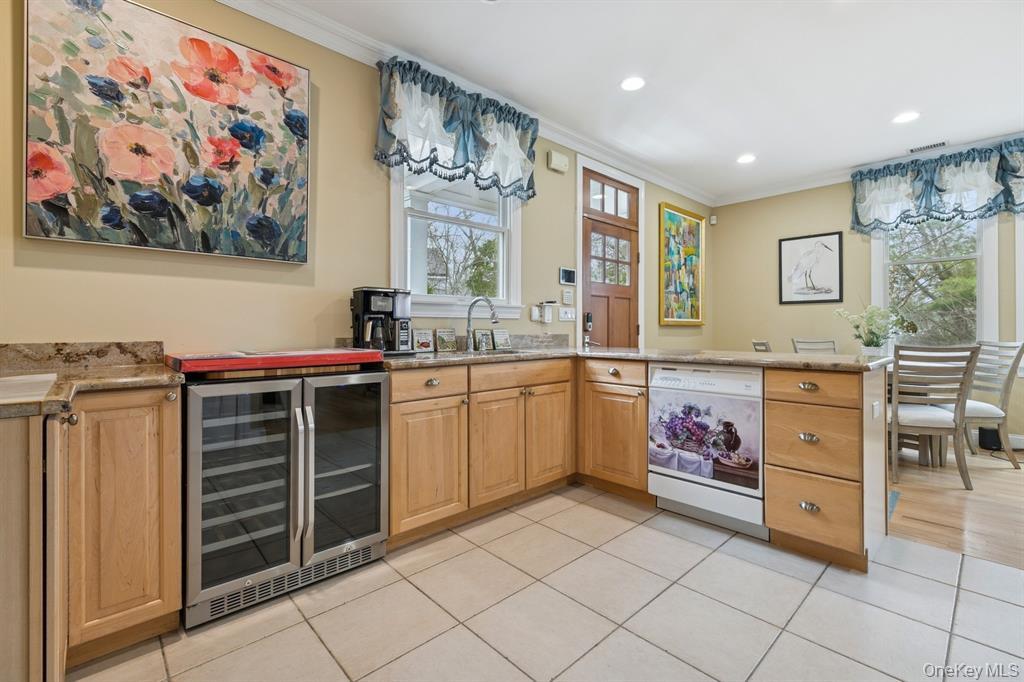 15 Carter Road, Hampton Bays, NY 11946