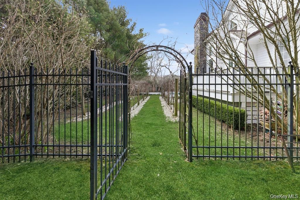 15 Carter Road, Hampton Bays, NY 11946