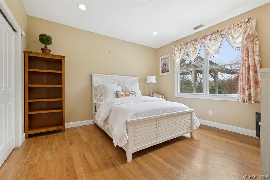 15 Carter Road, Hampton Bays, NY 11946