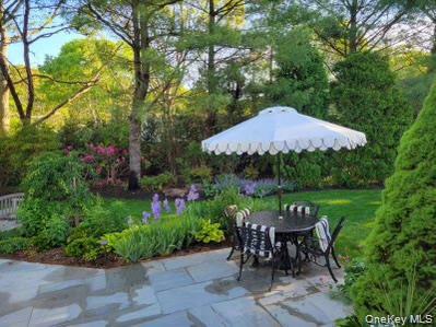 15 Carter Road, Hampton Bays, NY 11946